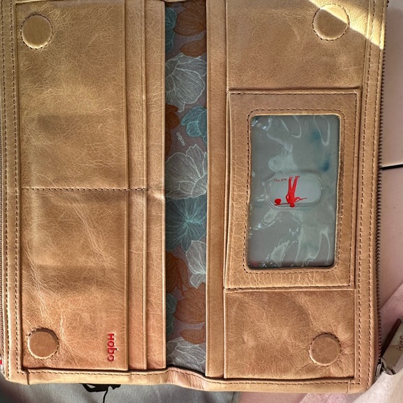 HOBO Tan Leather Wallet Smooth Finish - Picture 3 of 9